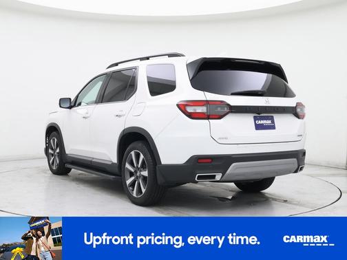 White 2024 Honda Pilot Touring