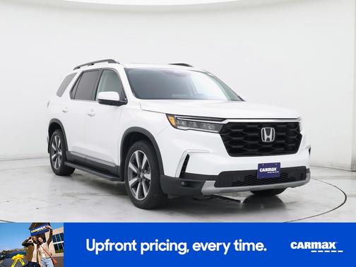 White 2024 Honda Pilot Touring