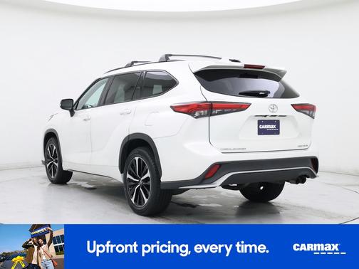 White 2021 Toyota Highlander XSE