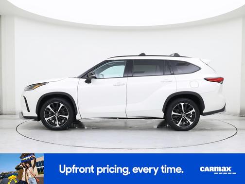 White 2021 Toyota Highlander XSE