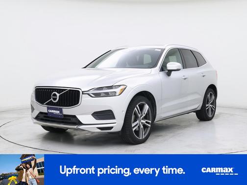 Silver 2018 Volvo XC60 T5 Momentum