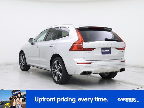 Silver 2018 Volvo XC60 T5 Momentum