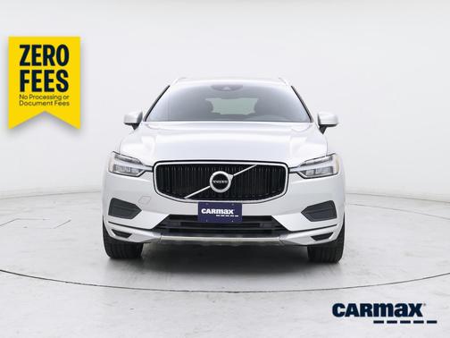 Silver 2018 Volvo XC60 T5 Momentum
