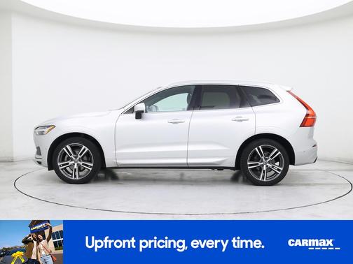 Silver 2018 Volvo XC60 T5 Momentum