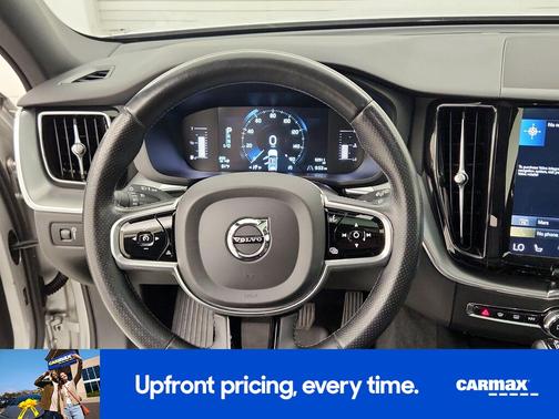 Silver 2018 Volvo XC60 T5 Momentum
