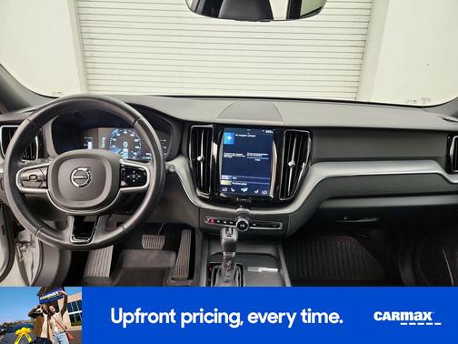 Silver 2018 Volvo XC60 T5 Momentum