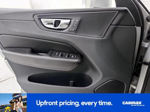 Silver 2018 Volvo XC60 T5 Momentum