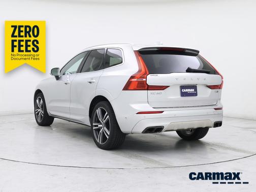 Silver 2018 Volvo XC60 T5 Momentum