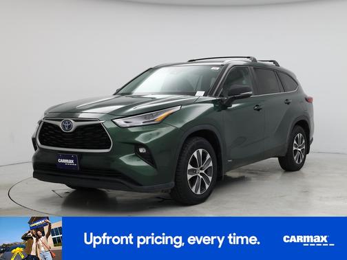 Green 2023 Toyota Highlander Hybrid XLE
