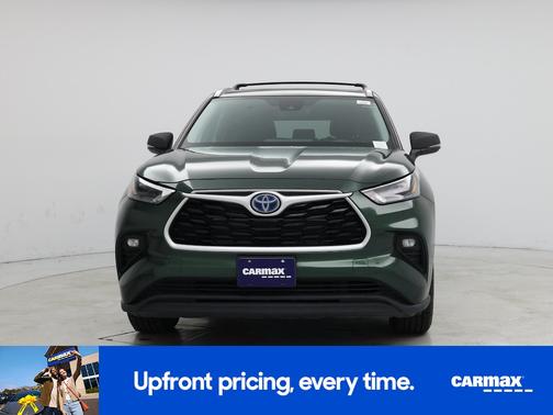 Green 2023 Toyota Highlander Hybrid XLE