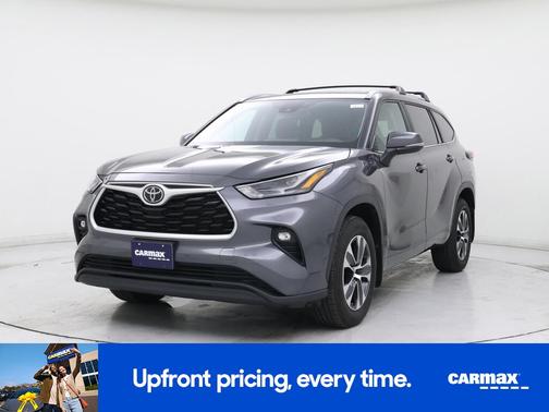 Gray 2024 Toyota Highlander XLE