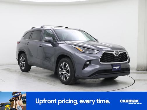 Gray 2024 Toyota Highlander XLE