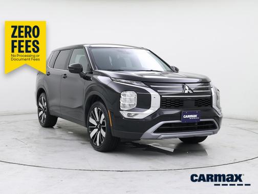 Black 2025 Mitsubishi Outlander SE