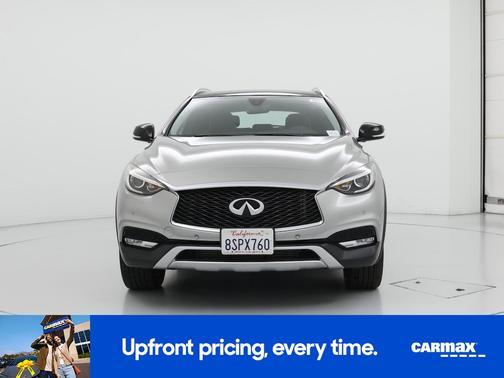 2017 INFINITI QX30 Premium