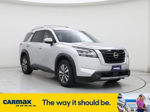 2022 Nissan Pathfinder SL