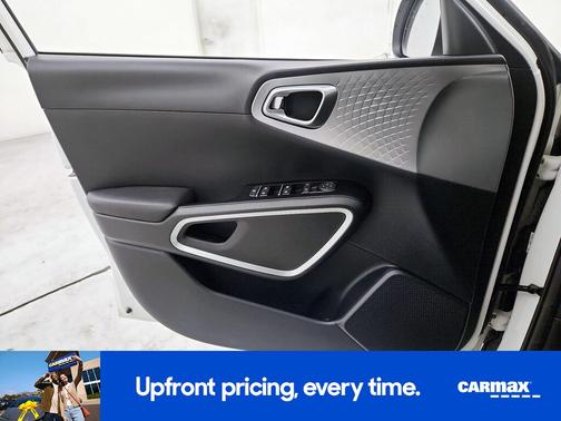 White 2025 Kia Soul S