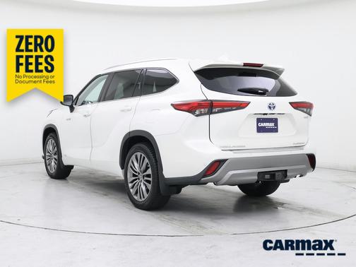 White 2021 Toyota Highlander Hybrid Platinum