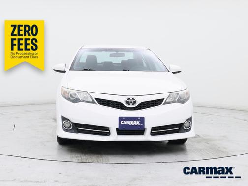 White 2014 Toyota Camry SE