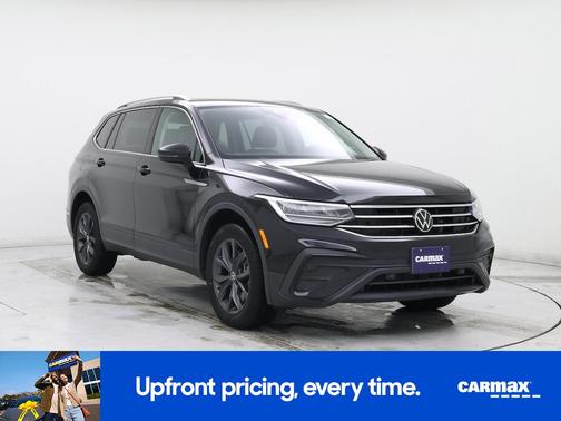 Black 2022 Volkswagen Tiguan SE