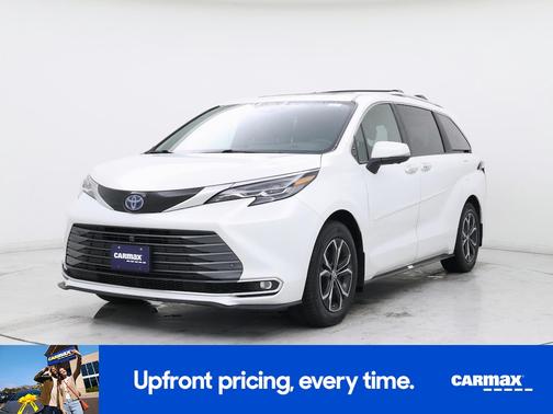 2025 Toyota Sienna Platinum
