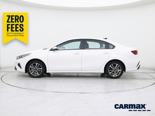 White 2024 Kia Forte LXS
