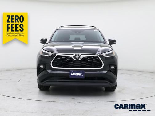 Black 2021 Toyota Highlander XLE