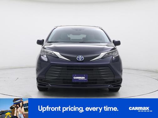 2025 Toyota Sienna LE