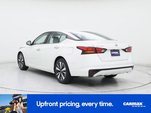 White 2022 Nissan Altima SV