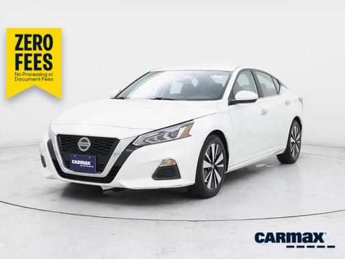 White 2022 Nissan Altima SV