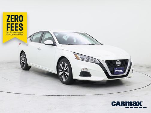 White 2022 Nissan Altima SV