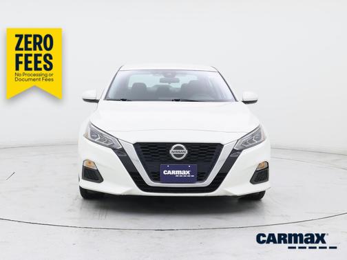 White 2022 Nissan Altima SV