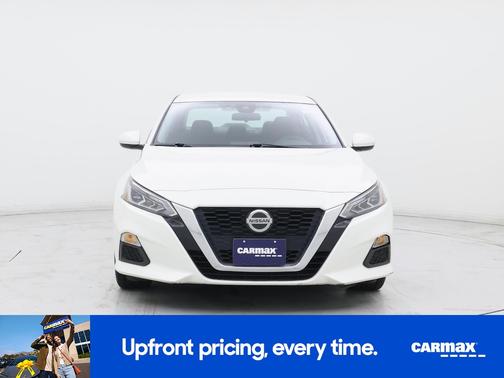 White 2022 Nissan Altima SV