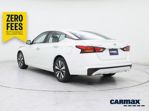 White 2022 Nissan Altima SV