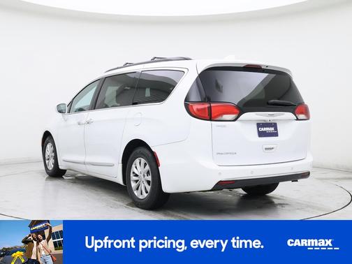 White 2017 Chrysler Pacifica Touring L