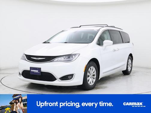 White 2017 Chrysler Pacifica Touring L