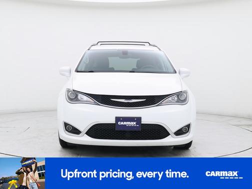White 2017 Chrysler Pacifica Touring L