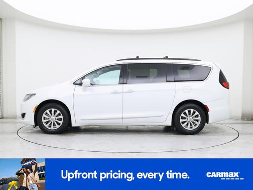 White 2017 Chrysler Pacifica Touring L