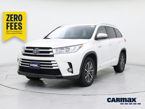 White 2018 Toyota Highlander Hybrid XLE