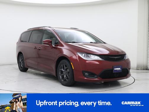 Burgundy 2018 Chrysler Pacifica Limited