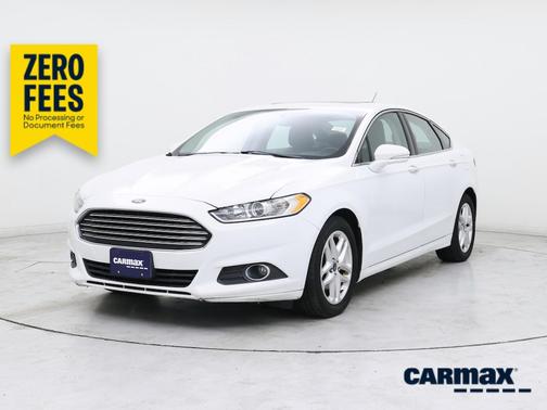 White 2016 Ford Fusion SE