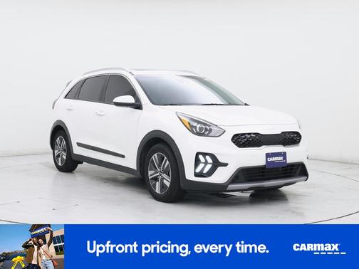 White 2022 Kia Niro LXS