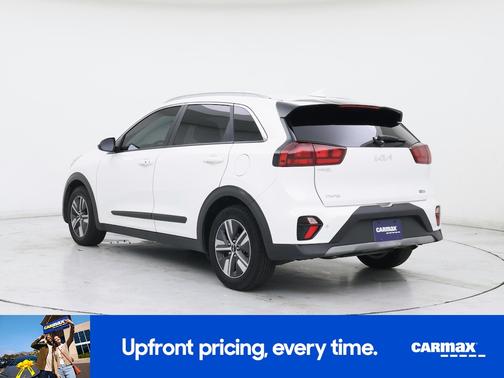 White 2022 Kia Niro LXS