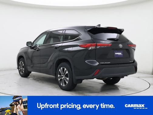Black 2022 Toyota Highlander XLE
