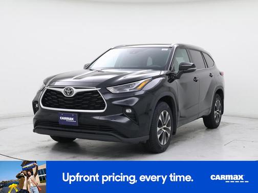 Black 2022 Toyota Highlander XLE