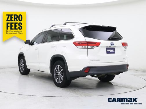 White 2018 Toyota Highlander Hybrid XLE
