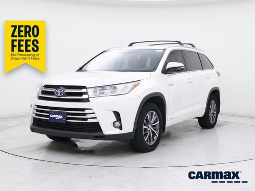 White 2018 Toyota Highlander Hybrid XLE