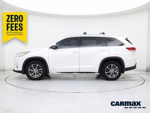 White 2018 Toyota Highlander Hybrid XLE