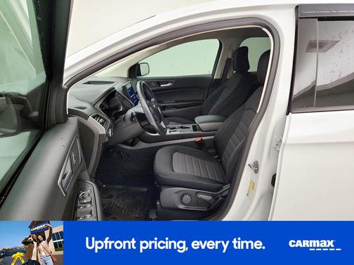 White 2022 Ford Edge SE