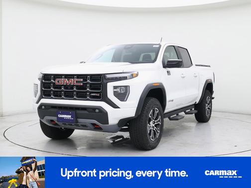 White 2024 GMC Canyon AT4