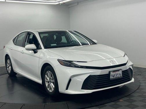 Ice 2026 Toyota Camry LE